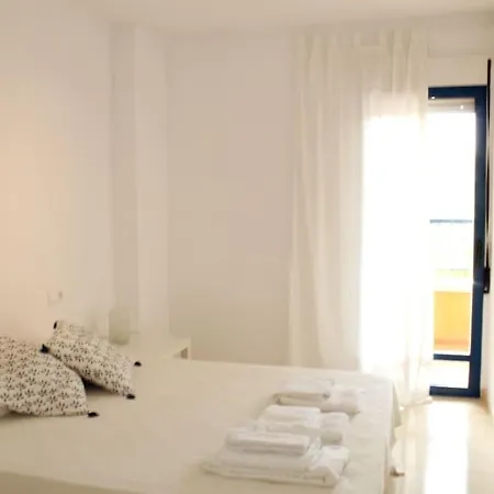 Con Vistas, Piscina, Tenis Y Cine Apartment
